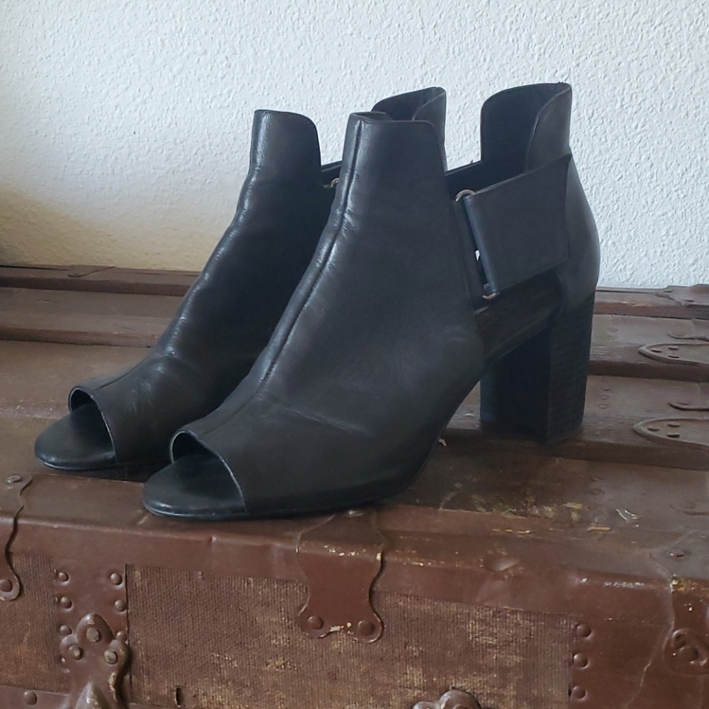 Aerosols open toe booties